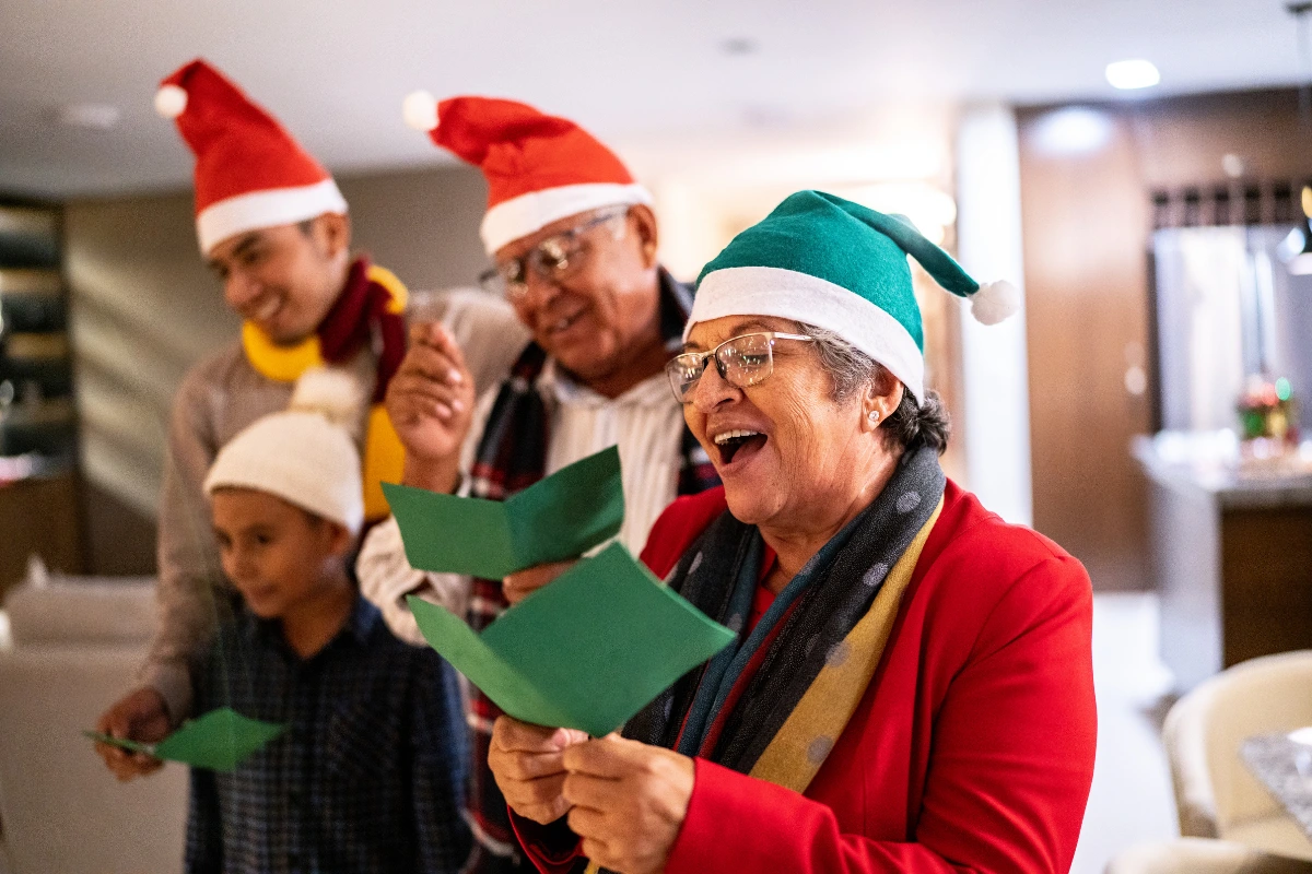 5 gestes simples pour inclure un proche âgé au repas de Noël